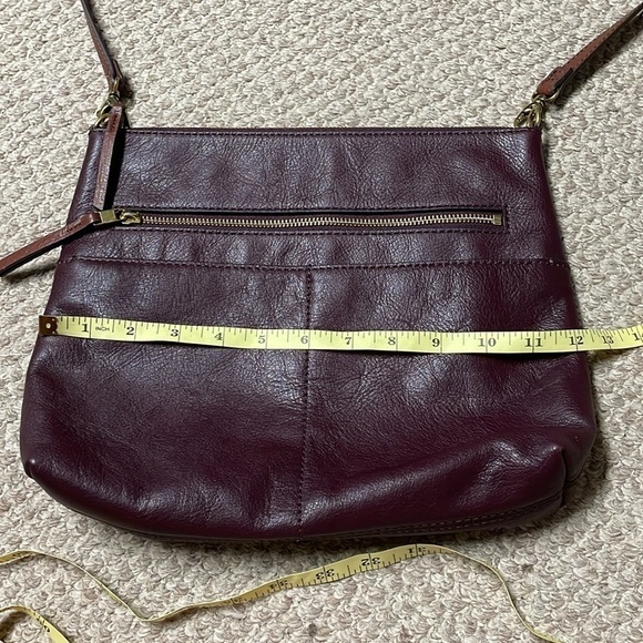 Fossil maroon color Fiona shoulder bag with multiple pockets - Picture 11 of 12
